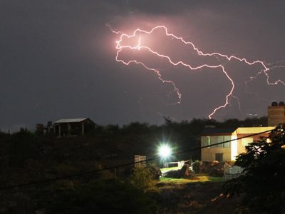 Calor extremo, tormentas y lluvias: las alertas del SMN para el día de hoy