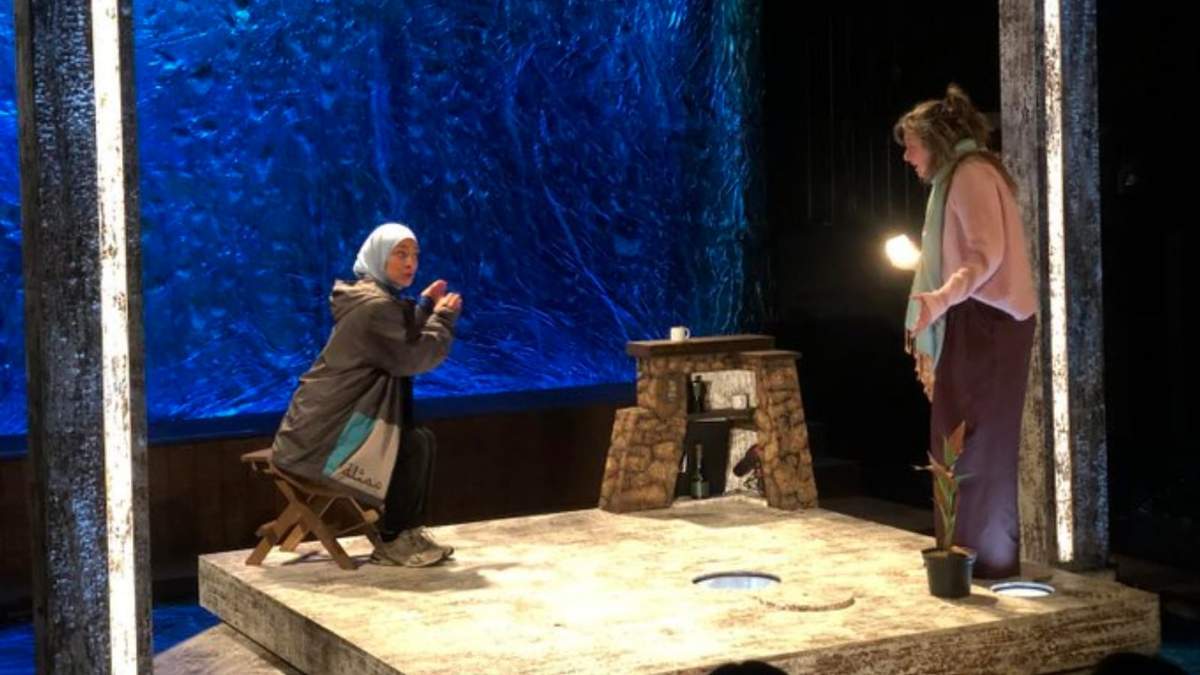 Escena de la obra de teatro "Por el mar"