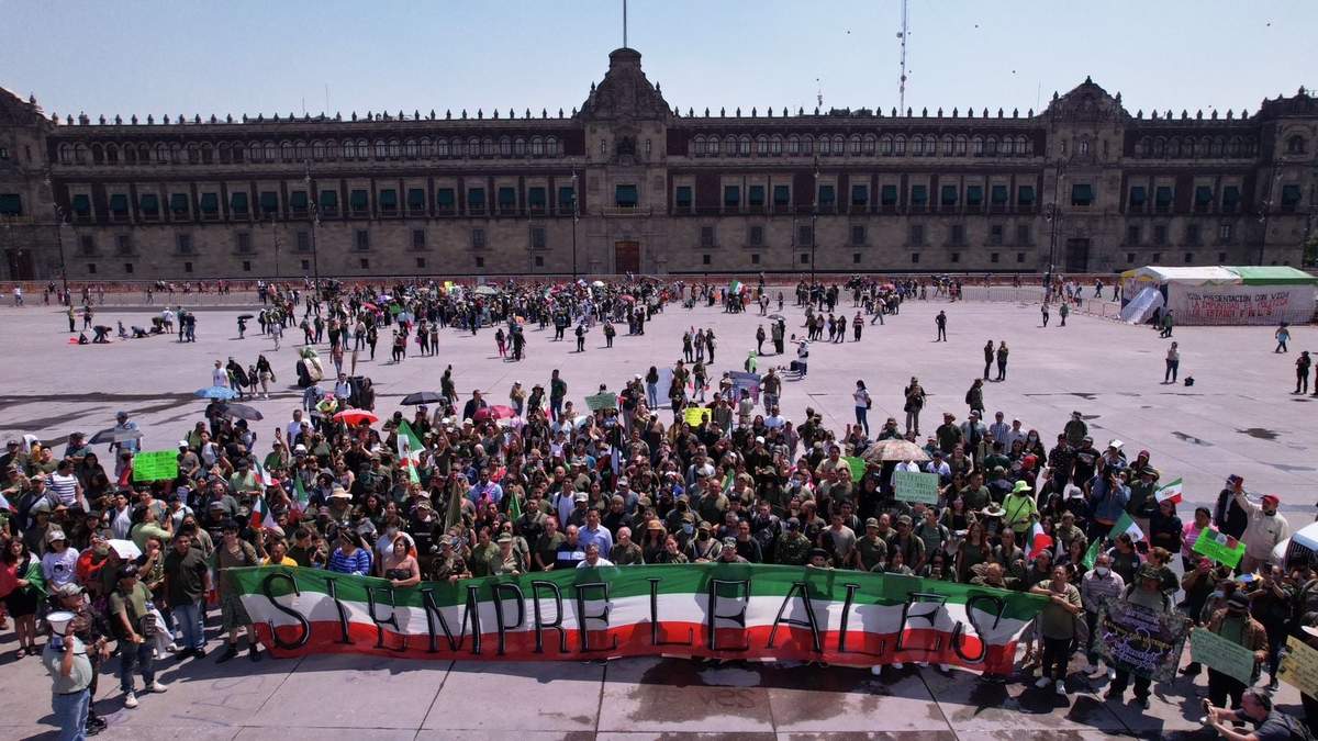 La manifestantes en defensa de los militares
