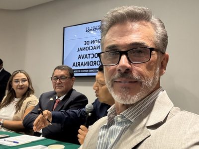 Aunque renunció a Morena, Sergio Mayer participa en la bancada oficialista