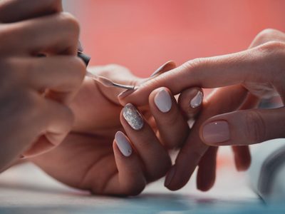 Nail Art: mirá estos diseños inspirados en el espacio para uñas cortas