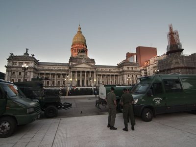 Incendio en el Senado: se prendió fuego en un despacho en el cuarto piso y hay personas intoxicadas por monóxido de carbono