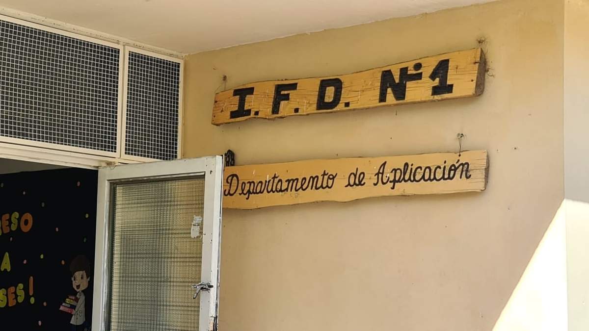 Instituto de Formación Docente Nº1. Fuente: (Cutral Co Al instante)