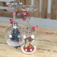Con 2 copas que no uses y adornos del año pasado: creá esta decoración navideña fabulosa y "low cost"