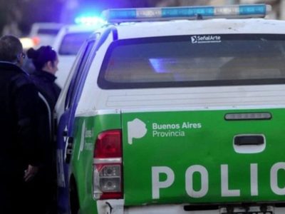 Un policía fue detenido por tener un auto robado en el garaje de su casa