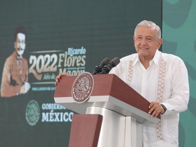 Consejo de AMLO a presidenciables: trabajen 16 horas y sólo usen tres para "pelar el diente"