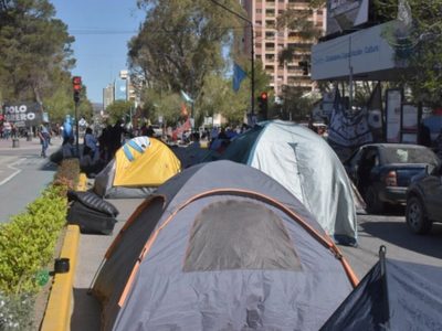 Provincia esperó que las organizaciones sociales corten el centro para realizar los pagos