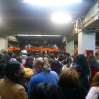 Desalojo, aglomeraciones y retrasos en las líneas 3, 7 y 9 desata enojo de usuarios