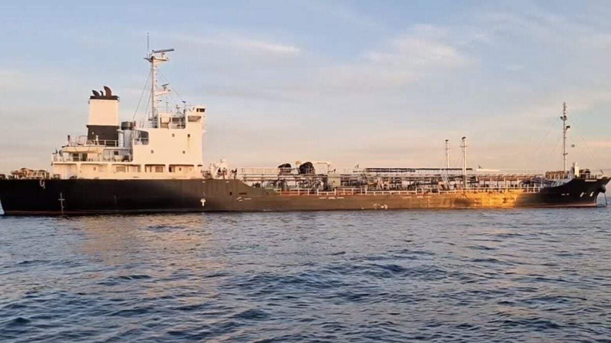 Buque con petróleo incautado en el estrecho por autoridades iraníes en Ormuz