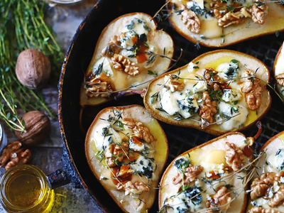 Peras al roquefort, fáciles y económicas para hacer una entrada gourmet estas fiestas