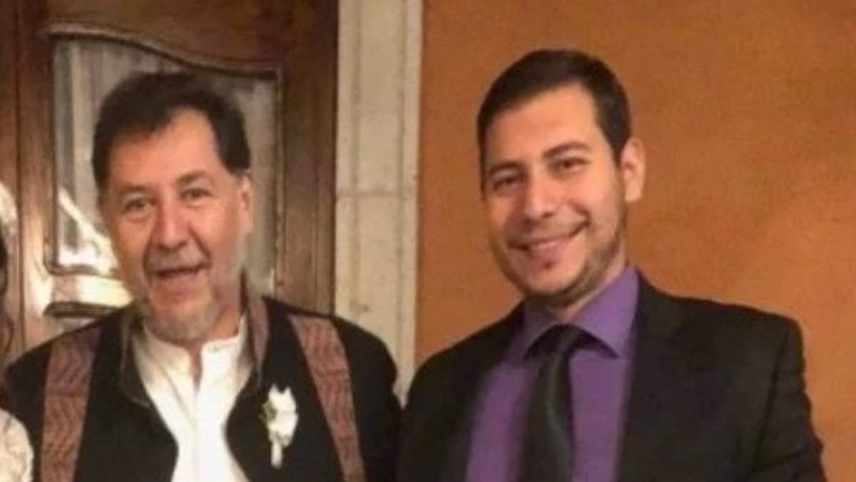 Gerardo Fernández Noroña con Kin Yael Villafaña Morán
