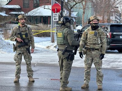 Agente del ICE mata a tiros a mujer durante redada migratoria en Minneapolis (Video)