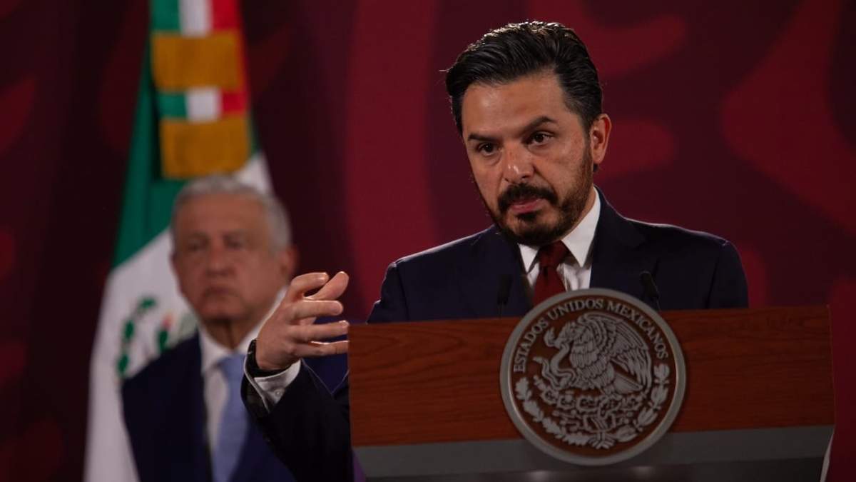 El director general del Instituto Mexicano del Seguro Social (IMSS), Zoé Robledo Aburto, con AMLO
