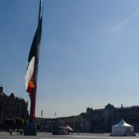 Izan bandera de México a media asta en CDMX por víctimas de colapso de Línea 12