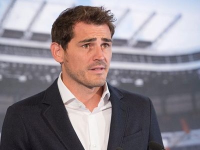 Al borde de las lágrimas, Iker Casillas reacciona al recibir el mensaje más sincero por parte de un