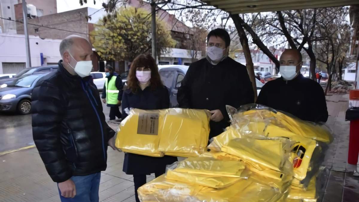 El intendente Mariano Gaido aporto ambos para el área COVID del Hospital Castro Rendón. Fuente: (Twitter)