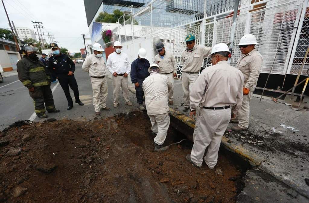 Trabajos en una toma clandestina