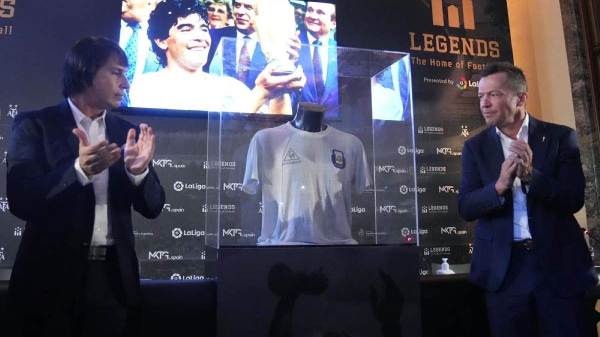 Marcelo Ordás, presidente del museo de futbol Legends, y el exfutbolista alemán Lothar Matthäus