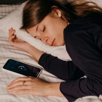 El sencillo truco para "apagar el cerebro" y dormir en unos minutos
