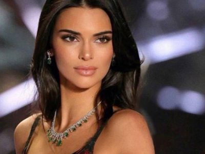 ¡Impactante! Kendall Jenner desfiló para Versace ¡Y se robó todas las miradas!