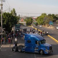 Desaparece normalista de Michoacán; realizan bloqueos para exigir su localización
