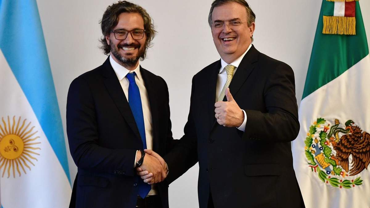 El canciller Marcelo Ebrard Casaubon con su homólogo de Argentina, Santiago Andrés Cafiero