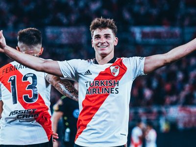 "Hizo el mismo camino": el delantero promesa de River que quiere seguir los pasos de Julián Álvarez