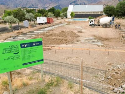 La provincia repasó la construcción de espacios comunitarios en siete localidades cordilleranas