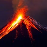 ¡Urgente! El legendario y peligroso volcán Krakatoa entró en erupción (imágenes increíbles)