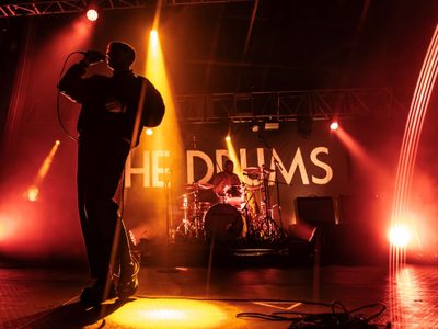 Hechizantes The Drums presentando su reciente “Jonny”