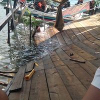 Se desploma muelle en el lago de Tequesquitengo; más de 30 personas caen al agua (Video)