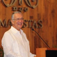 Salinas Pliego cuestiona 'caridades” de AMLO; propone generar "un cambio cultural"