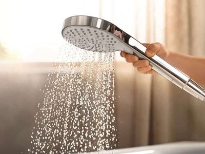 El truco de limpieza más sencillo y efectivo para dejar el cabezal de la ducha como nuevo