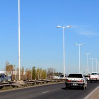 Un camión cargado con rollos de césped se prendió fuego en la Ruta 7