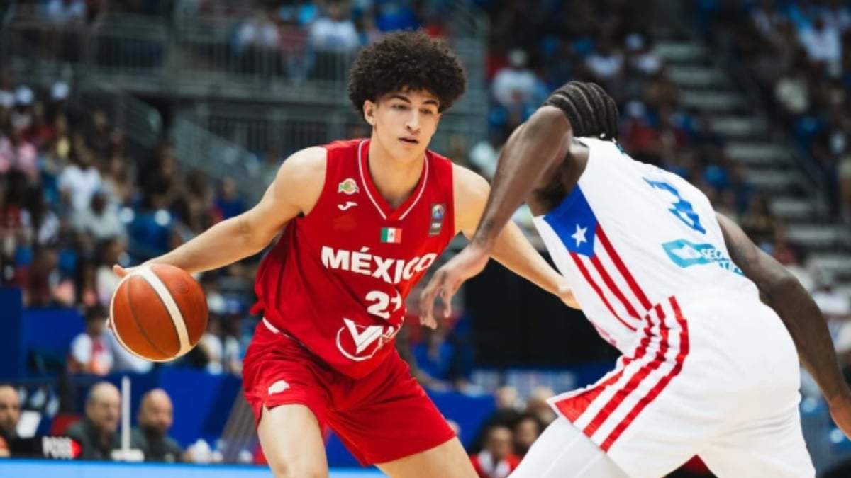 El basquetbolista mexicano Karim López