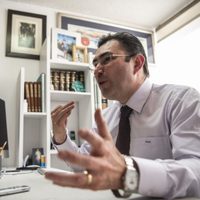 Yerno de Elba Esther Gordillo sale en defensa de Delfina Gómez