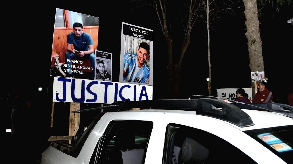 Una caravana de autos exigió justicia por Franco Ramírez en Loncopué. Fuente: (Facebook).