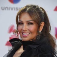 ¡Gran bochorno! A Thalía la traicionan las prendas en plena entrevista. ¡VIDEO!