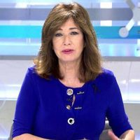 Estilo "rollinga": el impensado look por el que Ana Rosa Quintana se la juega esta temporada