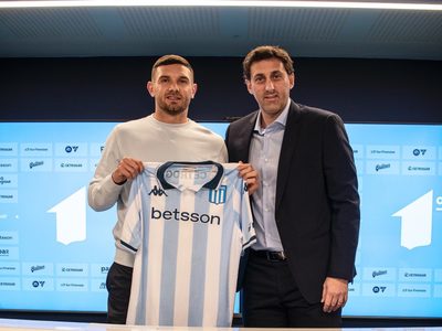 La más alta del fútbol argentino: la impactante cláusula que firmó Maravilla Martínez con Racing