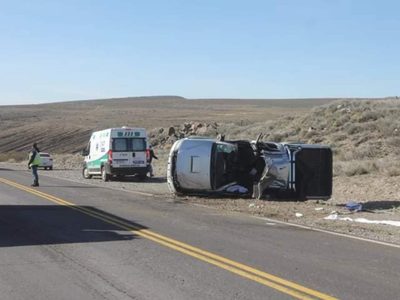 Una camioneta volcó en la Ruta Nacional 40