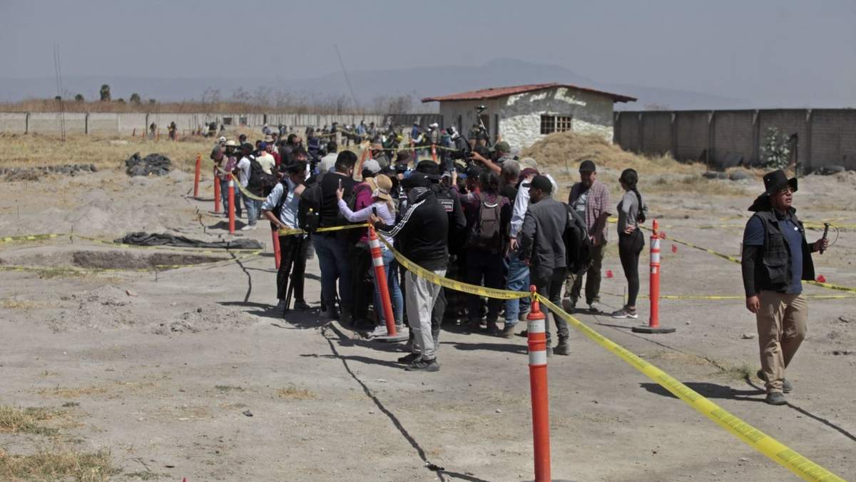 La Fiscalía General de la Republica y la Fiscalía General del Estado, encabezaron un recorrido para medios de comunicación por el Rancho Izaguirre en el poblado de la Estanzuela, en donde el pasado 5 de Marzo el colectivo Guerreros Buscadores realizaron el hallazgo de un crematorio clandestino así como un campo de adiestramiento y exterminio, también se localizaron restos humanos y pertenecías personales de las victimas