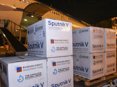 Llegaron nuevas vacunas Sputnik V: cuántas dosis recibió el país
