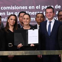Sheinbaum anuncia pacto con bancos para bajar comisiones en pagos de gasolina con tarjeta