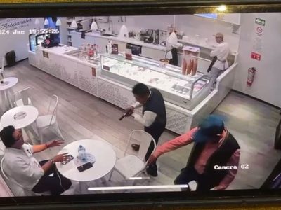 Encañonan a morenista y le quitan material del debate en Irapuato; culpan a oposición (Videos)