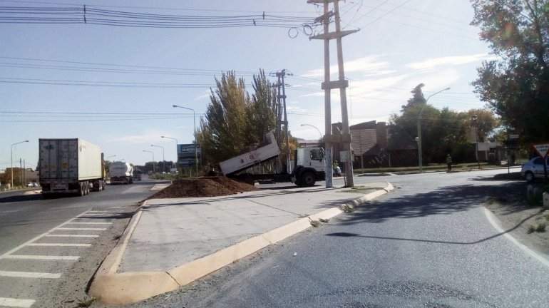 Bloquean los accesos de Cipolletti. Fuente: (Facebook)