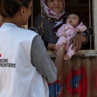 En la isla griega de Samos hay cuatro mil 500 migrantes "hacinados como animales": MSF