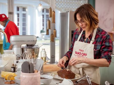 Fácil y deliciosa: la receta del budín de banana de Vero Lozano que hizo emocionar al jurado de “Bake Off”