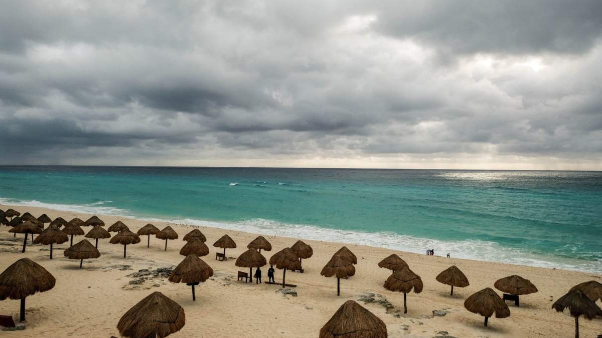 Cancún hace un mes cuando se aproximaba el huracán Milton
