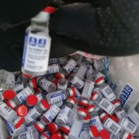 Farmacéuticas y países ricos suministran una séptima parte de dosis prometidas: informe